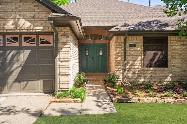 Building Photo - 710 Lochnell Dr