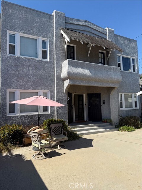 Foto del edificio - 3031 E 7th St