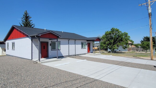 Building Photo - Modern Brand New 2 Bed, 1 Bath Duplex - AV...