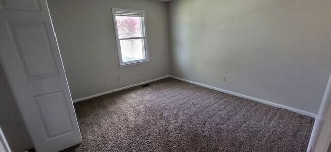 Building Photo - 3-bedroom, 2-bath Home