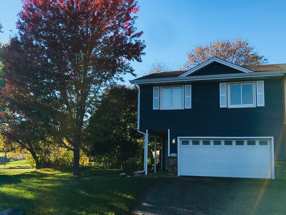 Primary Photo - 4275 Ximines Ln N