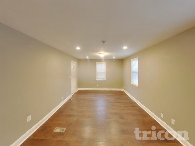 Building Photo - 3017 Lavender Ave
