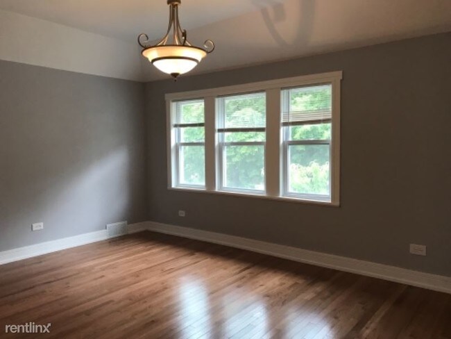 Foto del edificio - 2 br, 1 bath Apartment - 3063 N Neva Ave