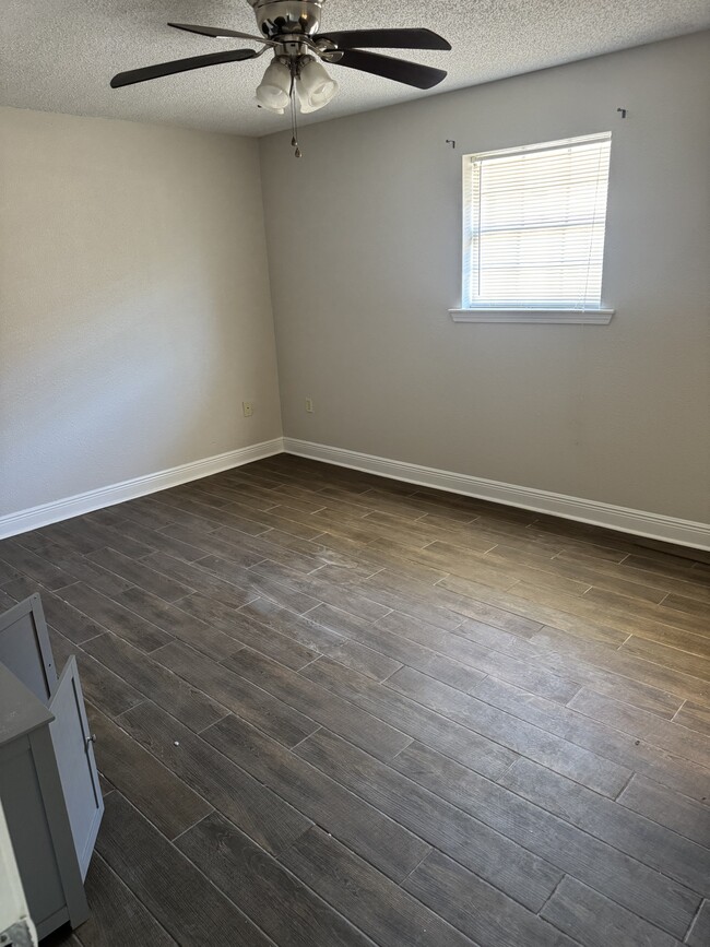 Building Photo - 7718 Reindeer St