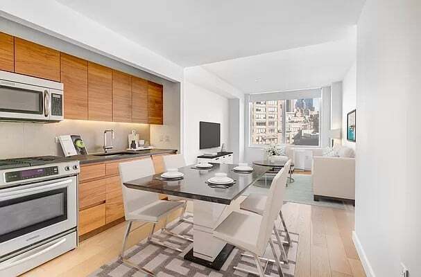 Foto del edificio - 550 W 45th St