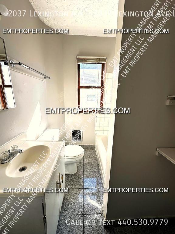 Foto del edificio - 2037 Lexington Ave