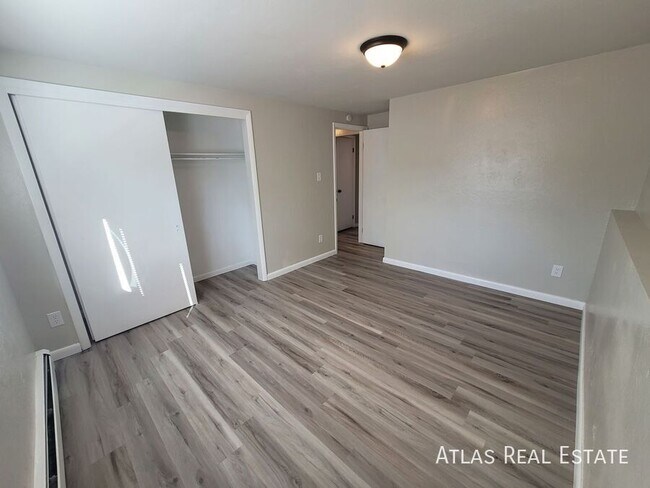 Foto del edificio - 4206 Forest Hill Ct