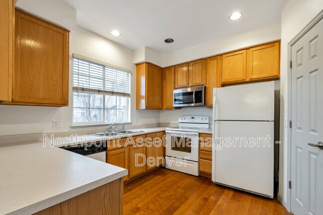 Foto del edificio - 6835 S Webster St