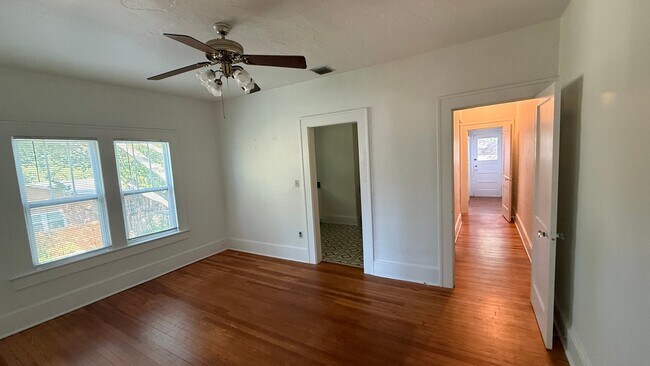Building Photo - 715 Delaney Park Dr