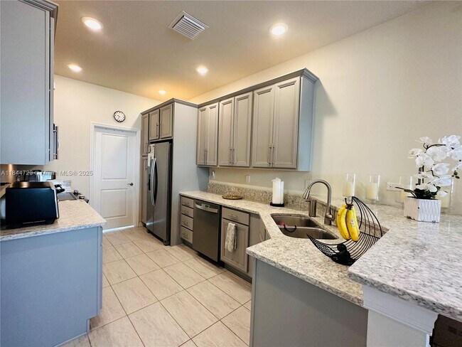 Building Photo - 4950 Eucalyptus Dr