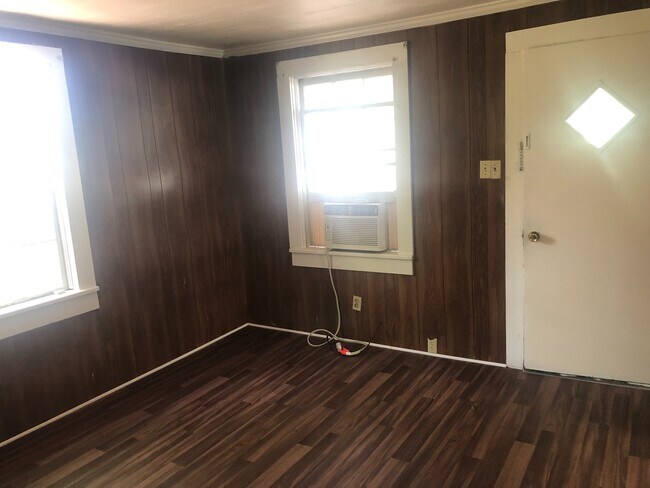 Building Photo - 2 Bedrooms, 1 Bathroom - West Rome