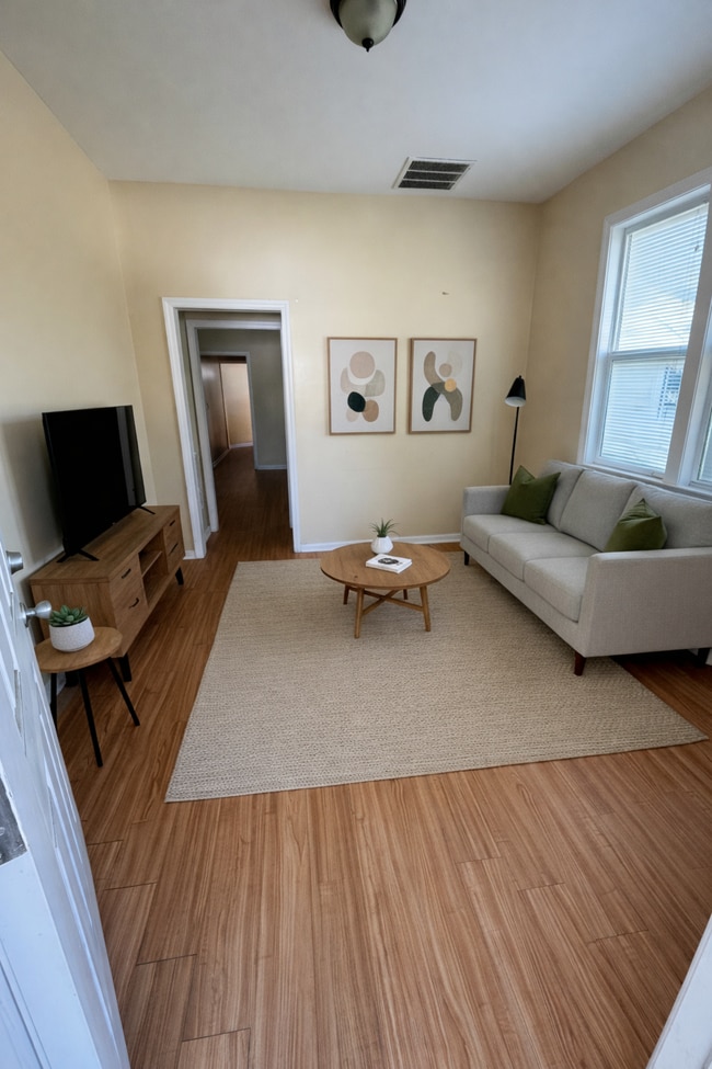 Photo - 1589 Jackson Ave (Memphis, TN) Townhome