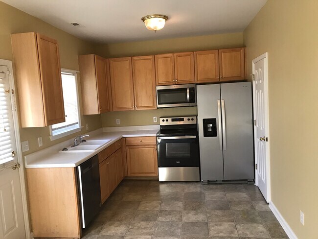 Building Photo - 2865 Bennington Dr