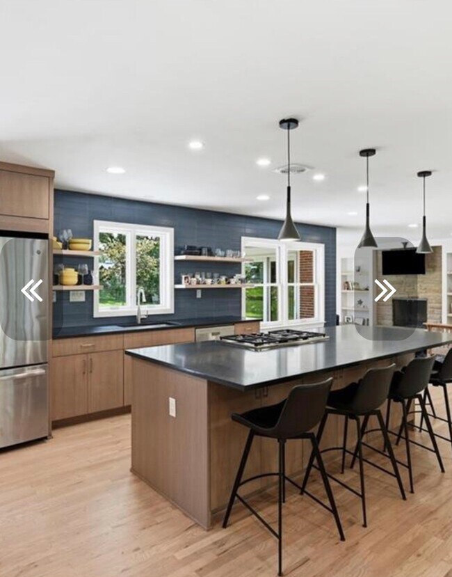 Foto del edificio - 9821 Pembroke Ln