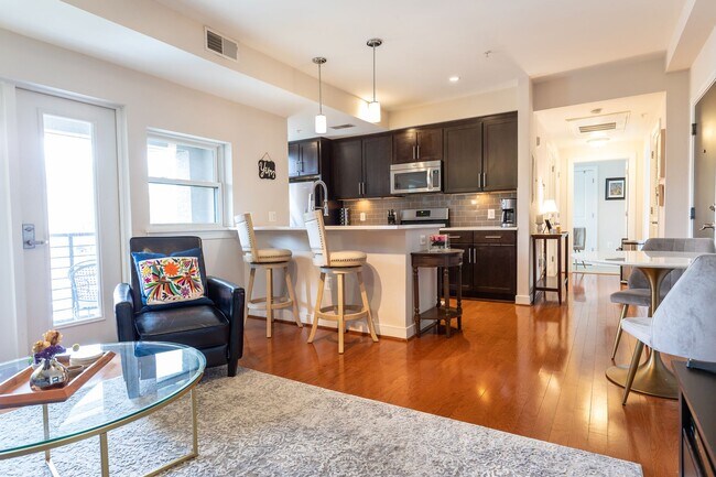 Building Photo - Beautiful 2 Bed/2 Bath Condo Rental - Conv...