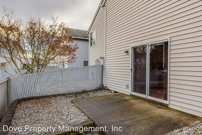 Building Photo - 11523 NE 32nd St
