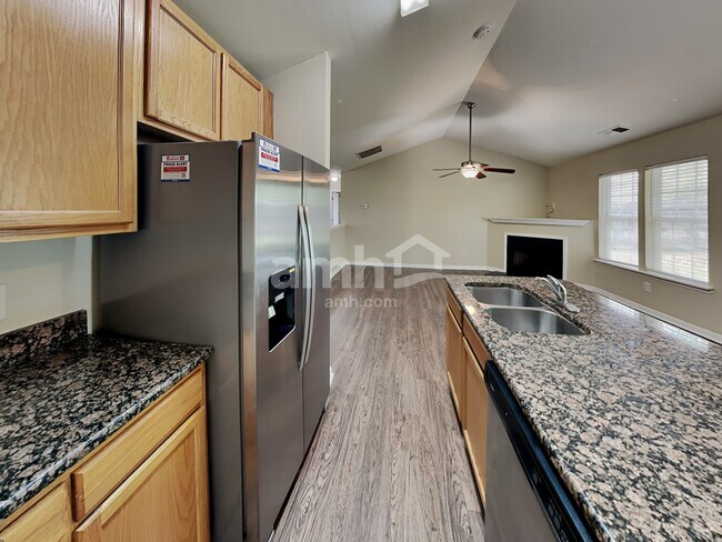 Foto del edificio - 3210 Revere Rd