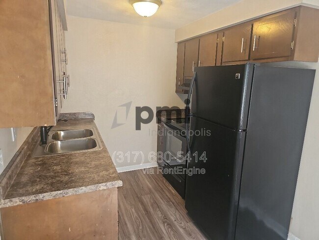 Foto del edificio - 413 W 11th St