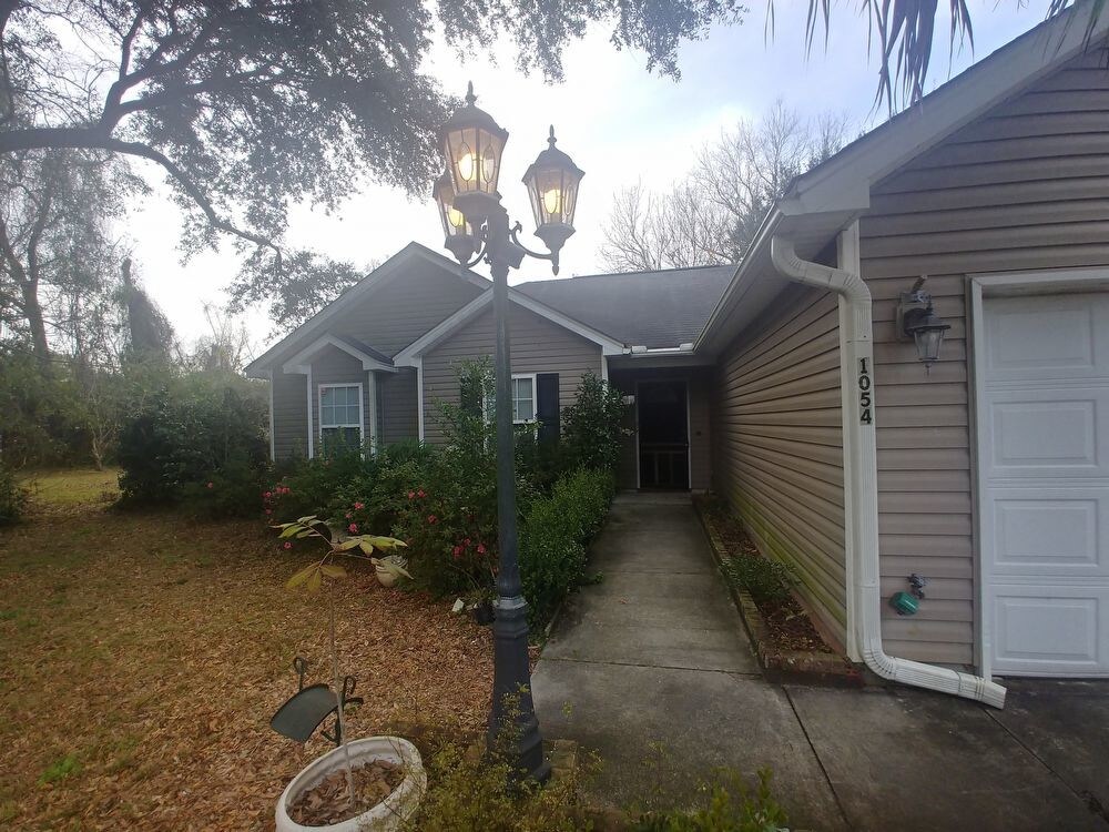 Foto del edificio - 1054 Ft Johnson Rd