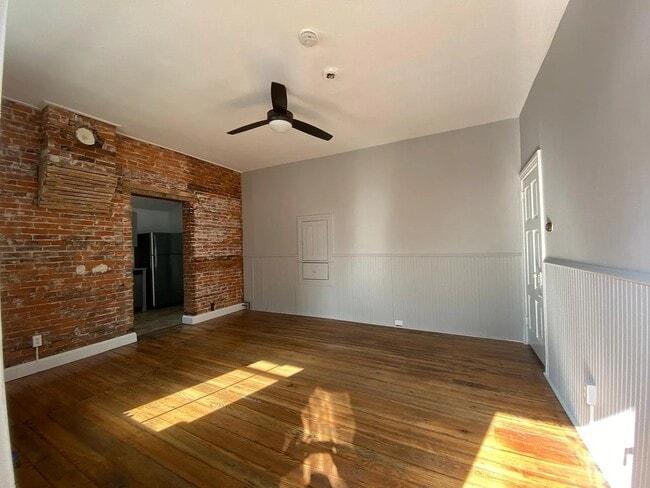 Building Photo - 130 N 3rd St