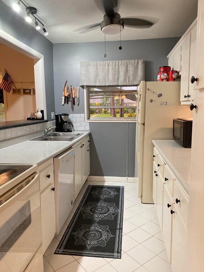 1332 High Point Pl N, Delray Beach, FL 33445 House for Rent in Delray