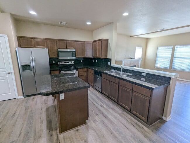 Foto del edificio - 5997 Blue River Dr SE