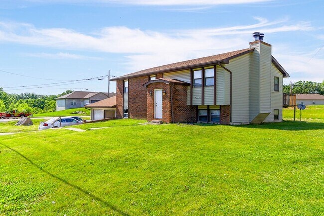 Foto del edificio - 3201 Elm Grove Dr