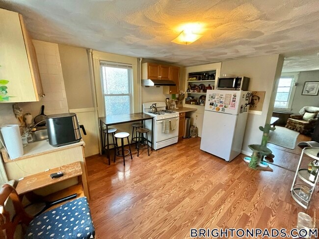 Building Photo - 9 R Winship St