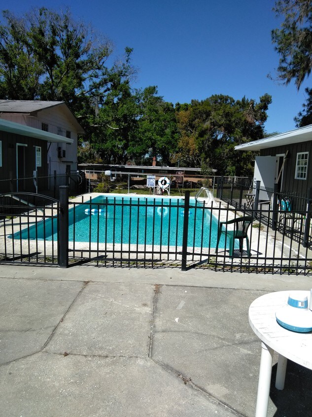 306 Lake Millsite Rd, Bartow, FL 33830 Condo for Rent in Bartow, FL