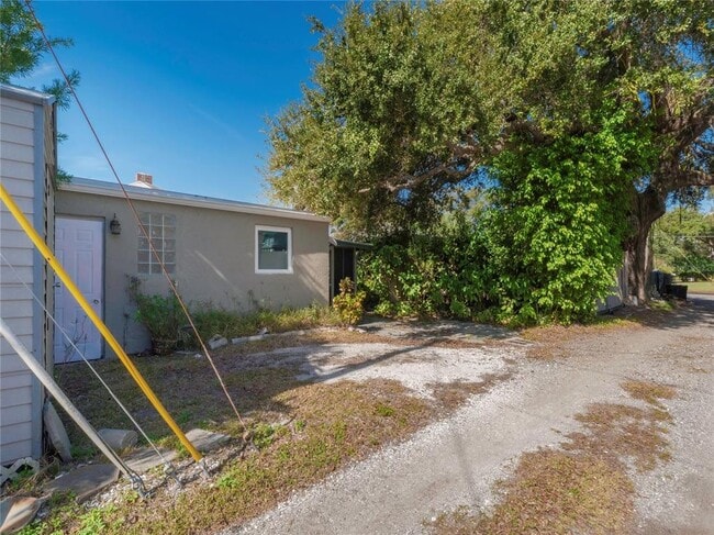 Building Photo - 2808 Clinton St S