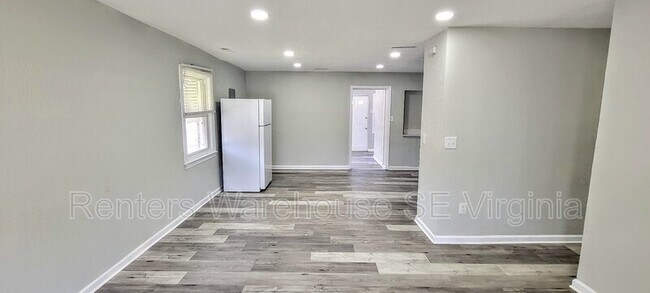 Building Photo - 1022 Quash St
