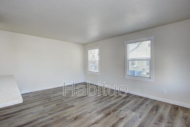 Building Photo - 1002 N 27th St