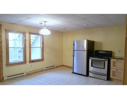 Primary Photo - 105 Mechanic St