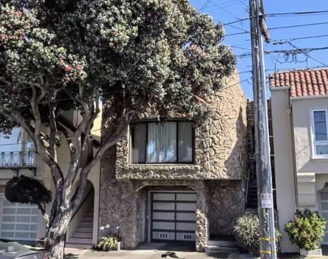 Primary Photo - Amazing 2 Bedroom 1.5 Bathroom Home