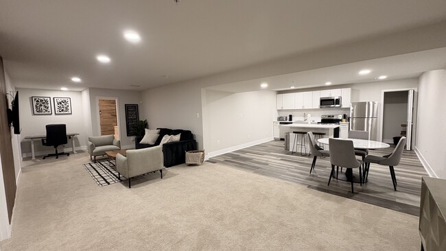 Building Photo - 4420 Shakespeare Cir