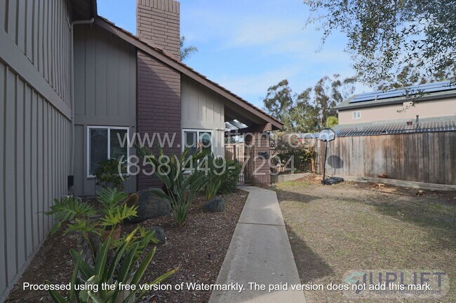 Foto del edificio - 4 bedroom, 3 bathroom w/ Beautiful Yard
