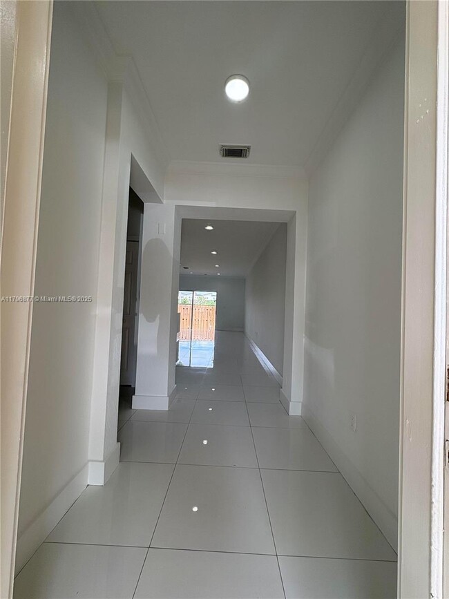 Foto del edificio - 8301 NW 107th Ct