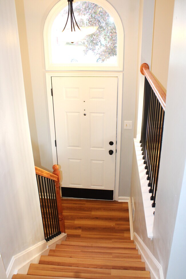 Foto del edificio - 7827 Hidden Creek Way