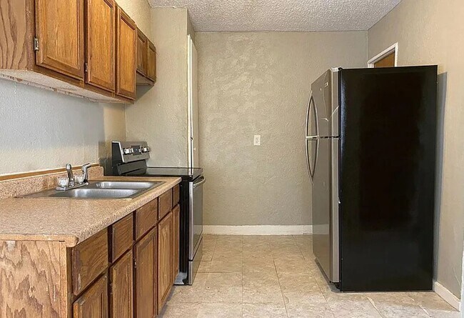 Foto del edificio - Charming 1 Bed Near Plaza District | Historic Character + Secure Entry