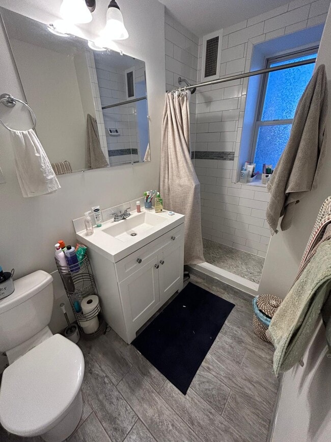 Foto del edificio - 4 Farrington Ave