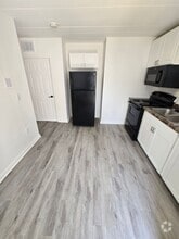 Building Photo - 688-694-694 N James Rd