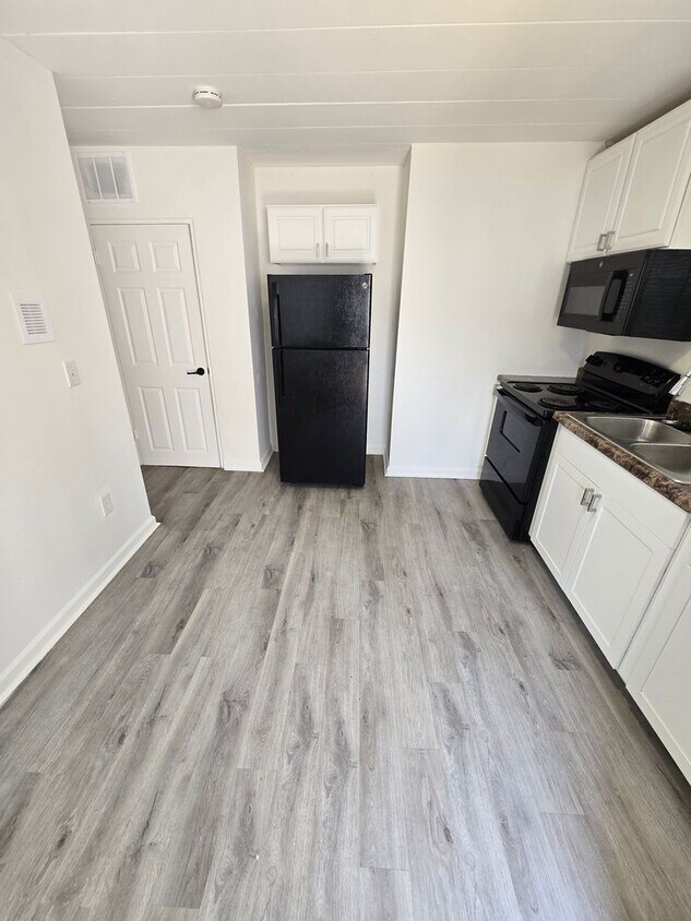 Foto principal - 688-694-694 N James Rd