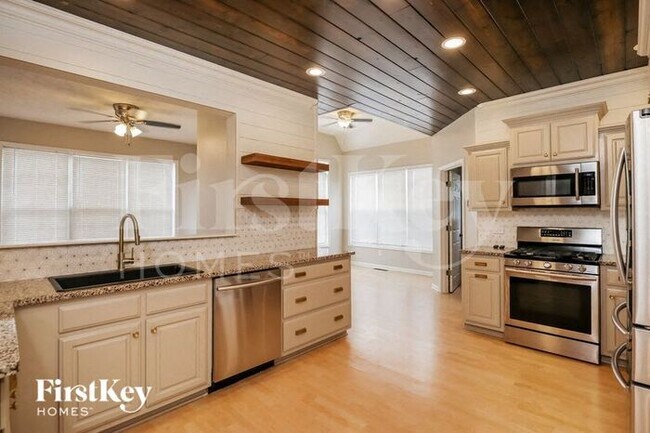 Foto del edificio - 4180 Chatham View Dr