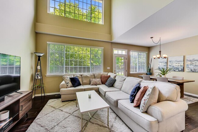 Building Photo - 5420 Mayflower Ct