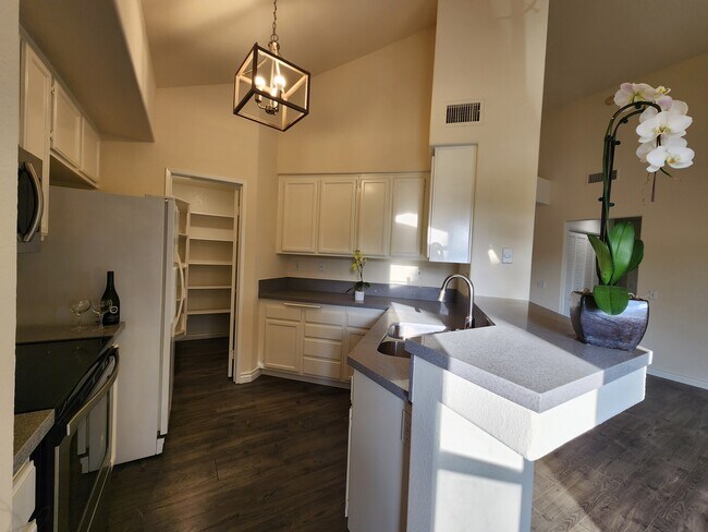 Foto del edificio - 7285 Calabria Ct