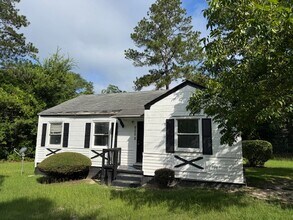 Building Photo - 905 Quinlan Dr