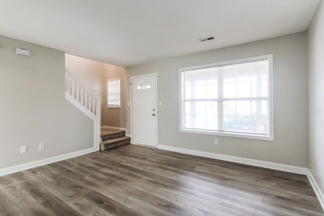 Building Photo - Amazing 4 Bedroom with Spacious Backyard!