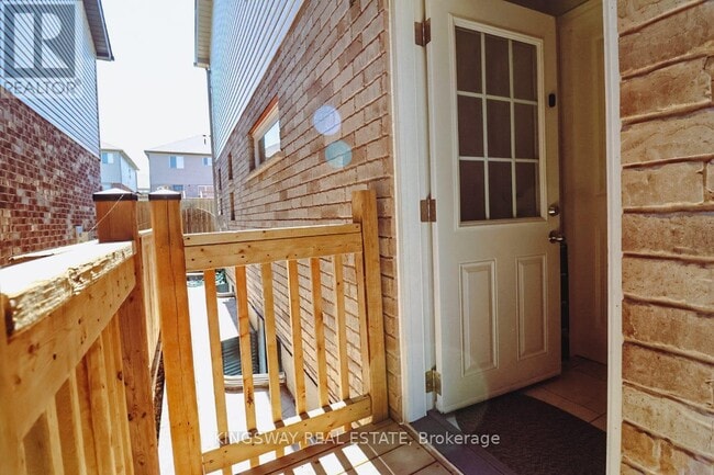 Building Photo - 541 Starwood Dr
