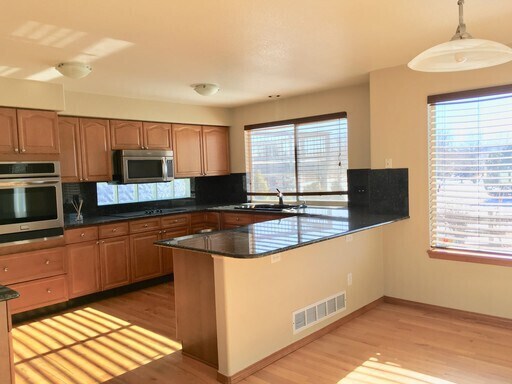 Building Photo - 3096 White Oak Ln