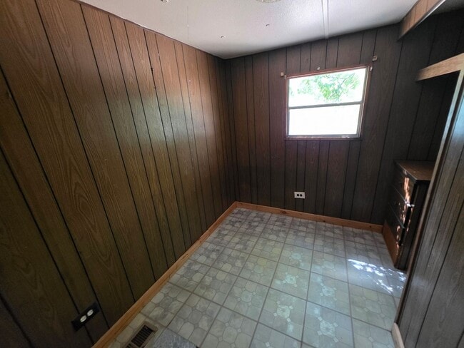 Building Photo - PINEHILLS MOBILE CT